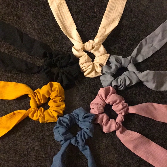 6 scrunchies with ribbon attached - Picture 4 of 4